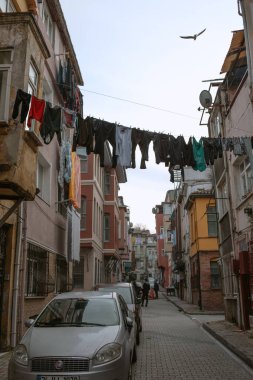 İstanbul, Türkiye - 02 Şubat 2021: Salgın zamanında İstanbul sokaklarının manzarası