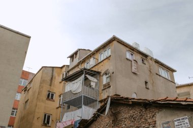 İstanbul, Türkiye - 02 Şubat 2021: Salgın zamanında İstanbul sokaklarının manzarası