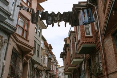 İstanbul, Türkiye - 02 Şubat 2021: Salgın zamanında İstanbul sokaklarının manzarası