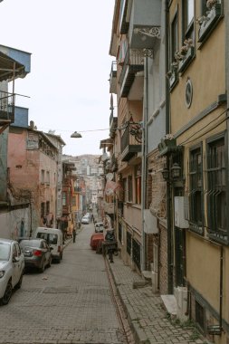 İstanbul, Türkiye - 02 Şubat 2021: Salgın zamanında İstanbul sokaklarının manzarası