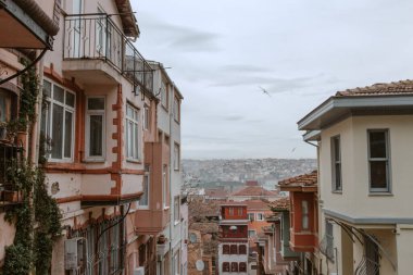 İstanbul, Türkiye - 02 Şubat 2021: Salgın zamanında İstanbul sokaklarının manzarası