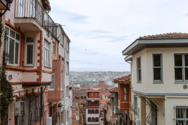 İstanbul, Türkiye - 02 Şubat 2021: Salgın zamanında İstanbul sokaklarının manzarası