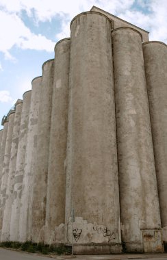 Vyborg, Rusya - 25.08.2021: Eski terk edilmiş fırın, erkki Huttunen mimarı