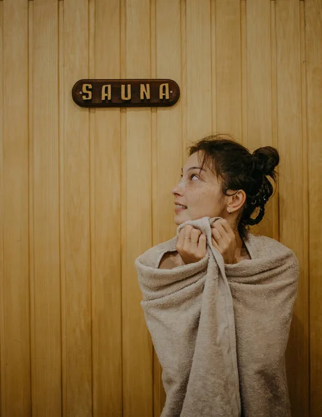 Frau Der Sauna Mit Grün — Stockfoto