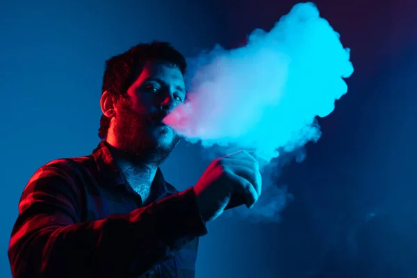 Adult Person Vaping Studio Colored Lights Man Using Electronic Cigarette — Stock Photo, Image