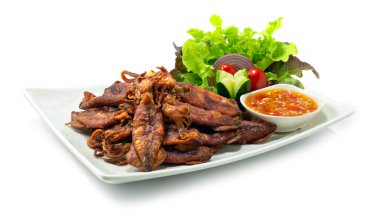 Çıtır Kalamarlar Çok Kızarmış Baharatlı Sos Tayland Stili Aperatif Atıştırma Zamanı oyulmuş sebzeleri süsleme