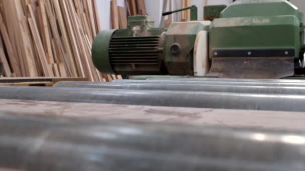 Průmyslové stroje pro zpracování dřeva — Stock video
