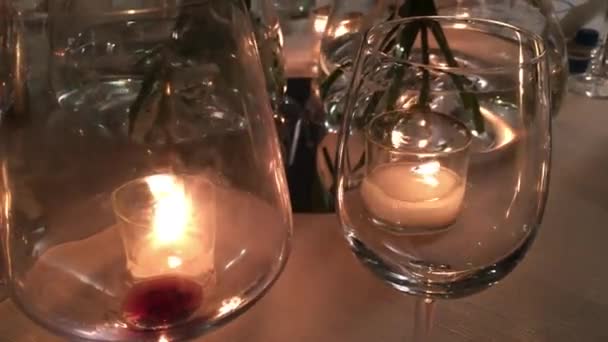 Hintergrund mit beweglichen Flammen der Kerzen — Stockvideo