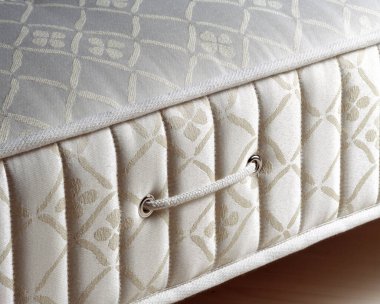 Örtülü şiltenin sapını kapat.