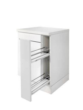 Mutfak dolabının kapağını sepetle kapat.