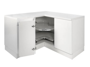 Mutfak dolabının kapağını sepetle kapat.