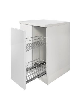 Mutfak dolabının kapağını sepetle kapat.