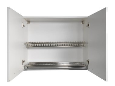 Donanımlı bir mutfak dolabını kapat.