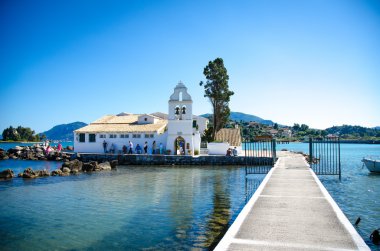 Corfu kiliseden