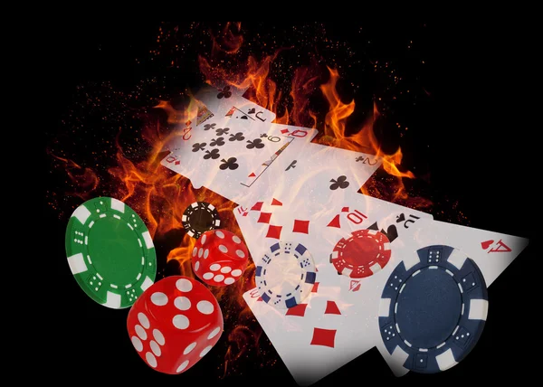 Carte da gioco e fiches da casinò in fiamme. concetto di poker — Foto Stock