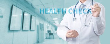 Doktor dijital tablet kullanıyor. Sağlık ve Tıp Konsepti.