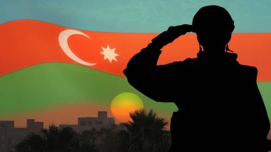 Azerbaycan Bayrağına Karşı Bir Siluetin Silüeti. Ulusal Müslüman bayramı kavramı. Bağımsızlık Günü, Zafer Günü.