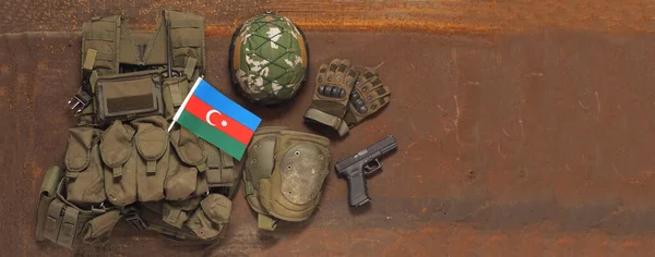 Azerbaiyán National Holidays Concept Bandera Uniforme Militar Sobre Fondo Rústico —  Fotos de Stock