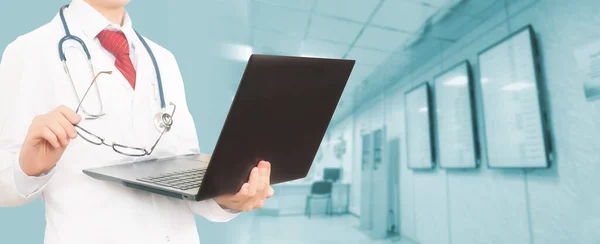 Doctor Usando Aparato Digital Concepto Salud Medicina — Foto de Stock