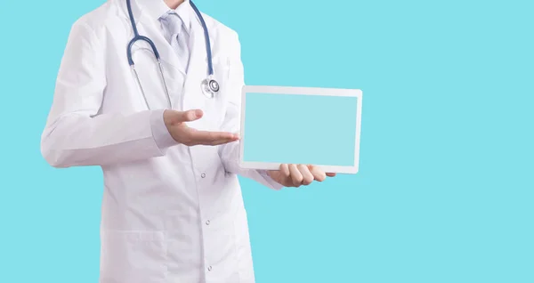 医生用数字平板电脑保健和医药概念 — 图库照片