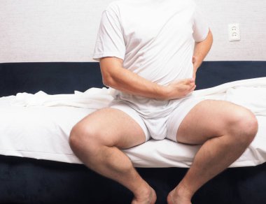 Karın ağrım var da. Karaciğeri tutan adam