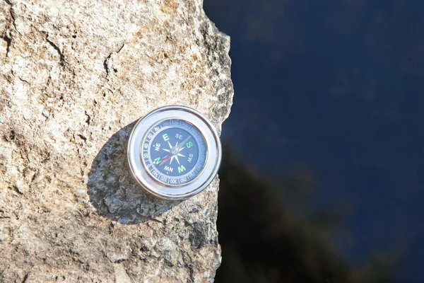 Analogic Compass Abandoned on the stone — Stock Photo, Image