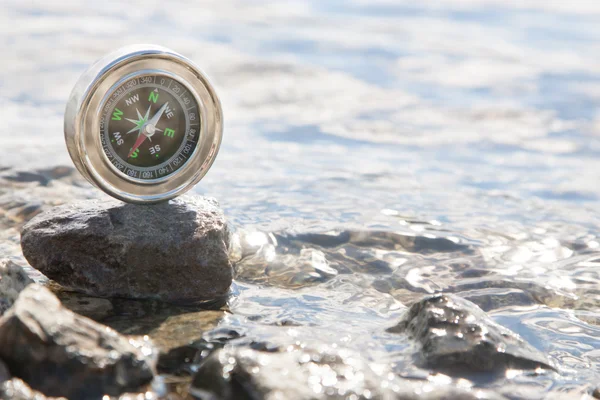 Analogic Compass Abandoned on the stone — Stock Photo, Image