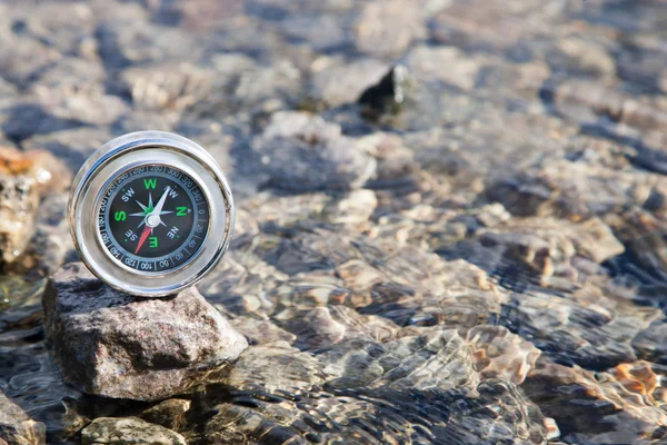 Analogic Compass Abandoned on the stone — Stock Photo, Image