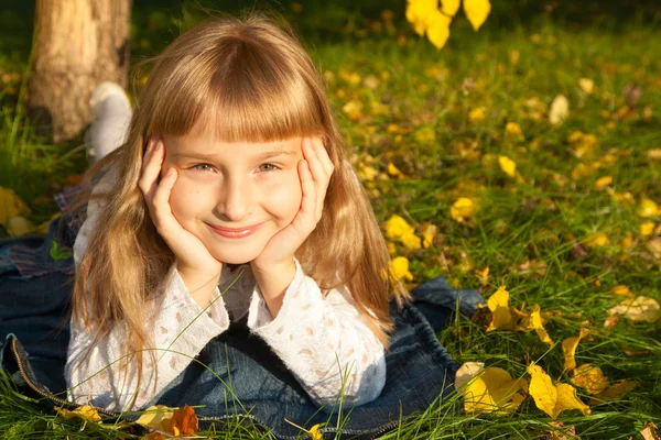 Portret κορίτσι φθινόπωρο — Φωτογραφία Αρχείου