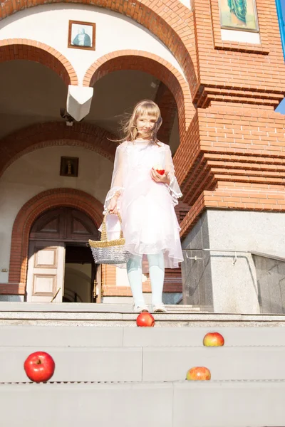 Girl  on a orthodox church background. — Stock Photo, Image