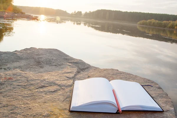 Boek. Prachtig landschap — Stockfoto