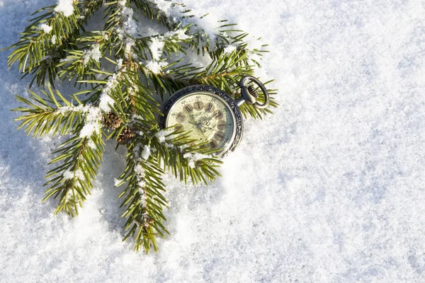 Watch lying in the snow before  new year — Stock Photo, Image