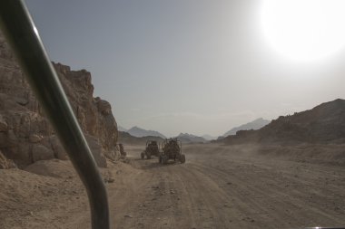 aşırı buggy çölde yolculuk