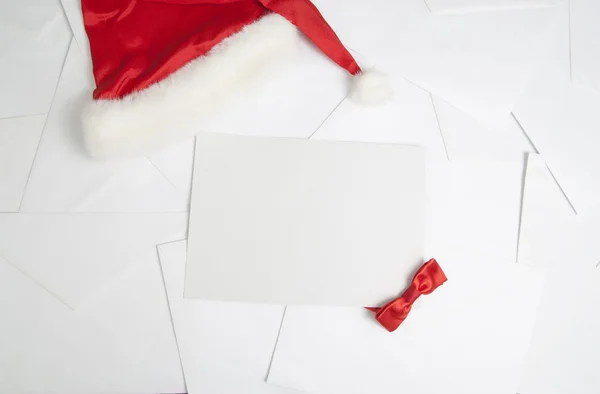 Tarjeta de Navidad en el fondo de la carta con decoraciones —  Fotos de Stock
