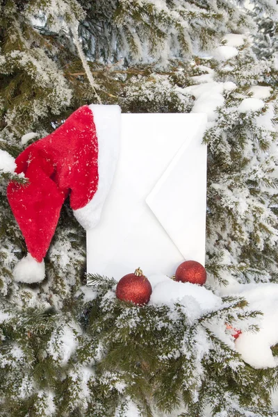 Karla kaplı park Noel mektup — Stok fotoğraf