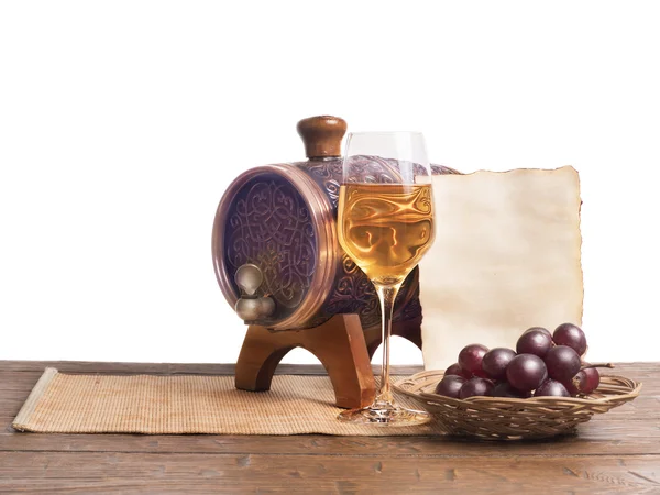 Altpapier für Text, Glas Wein, Fässer auf weißem Hintergrund — Stockfoto