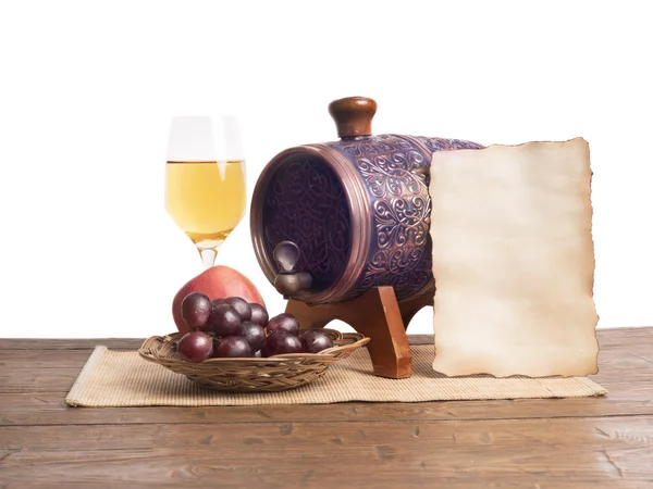 Altpapier für Text, Glas Wein, Fässer auf weißem Hintergrund — Stockfoto