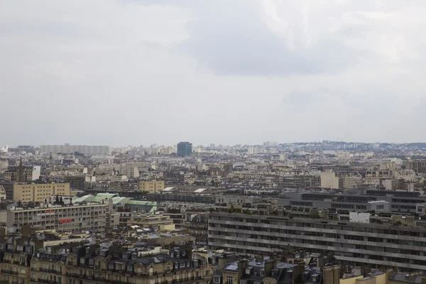 Vista superior de París en el día nublado de verano — Foto de Stock