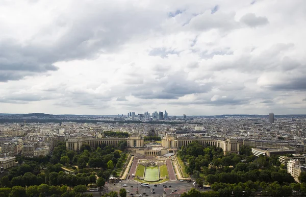 Hermosa vista de la parte superior de los jardines de Trocadero, Palais de Ch — Foto de Stock