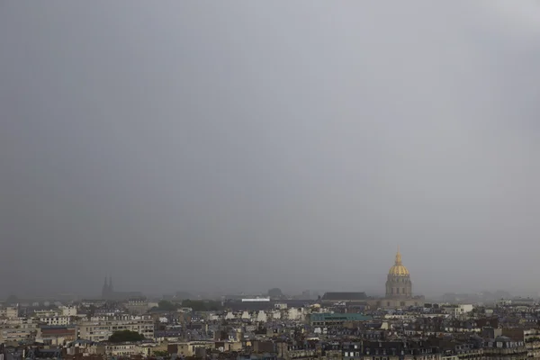 Vista superior de París en una tormenta — Foto de Stock