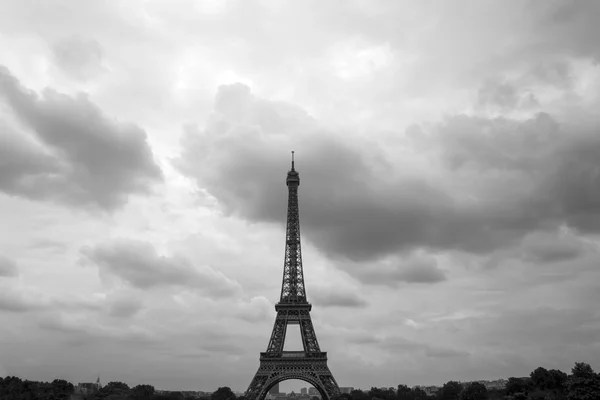 Black-and-white photo of the bottom of the Eiffel Tower and Pari — Stock Photo, Image