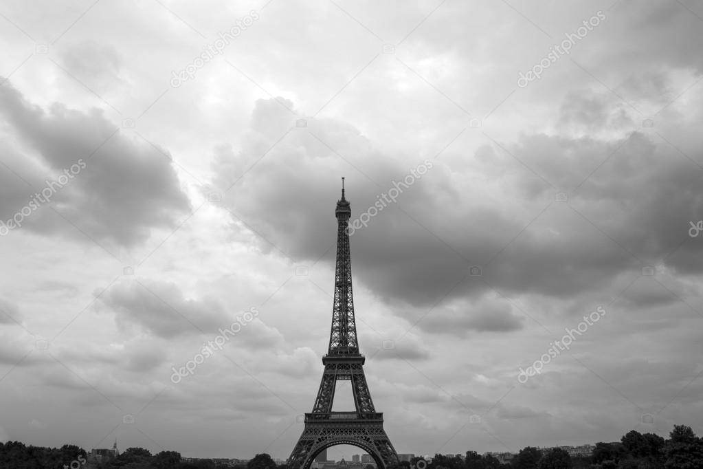 black-and-white photo of the bottom of the Eiffel Tower and Pari