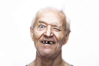 yaşlı adam sürpriz kısarak