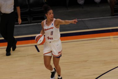 ARIZONA, ABD - 8 Mayıs 2021: Phoenix Suns Arena 'da Mercury Storm' a karşı. Kadın basketbol şampiyonası