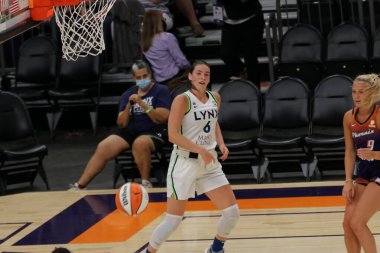 PHOENIX, ARIZONA, ABD - 3 Temmuz 2021: Phoenix Suns Arena 'da Minnesota Lynx Phoenix Merkür' e karşı