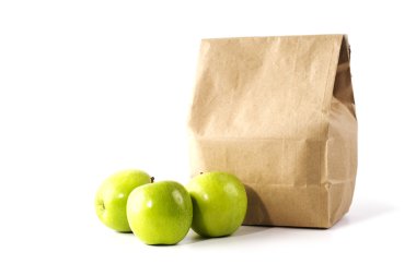 beyaz arkaplanda elmalar