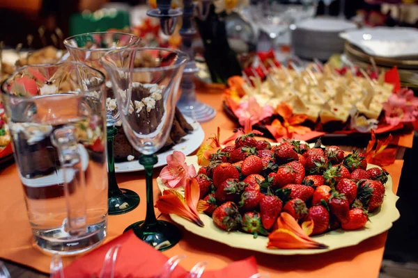 Plate Ripe Strawberries Beautiful Festive Table Setting Selective Focus — Stock Photo, Image