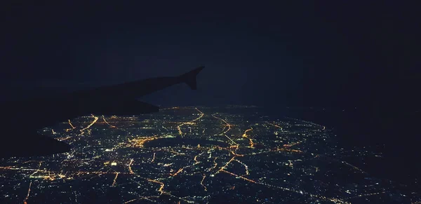 Silhouette Avion Aile Avion Sur Ciel Sombre Avec Vue Sur — Photo