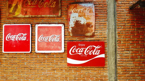 Bangkok Thailand September 2020 Viele Coca Cola Werbetafeln Oder Rostige — Stockfoto