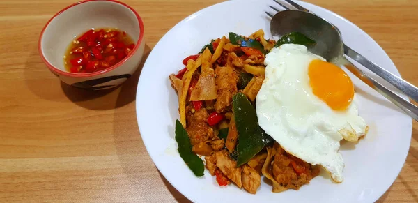 Stir Fried Chicken Sour Bamboo Shoot Red Chili Kaffir Lime — Stock Photo, Image